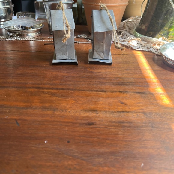 Tin sweet bird houses use as ornaments, decorating a mantle, bookshelf, or hang! - Picture 3 of 8